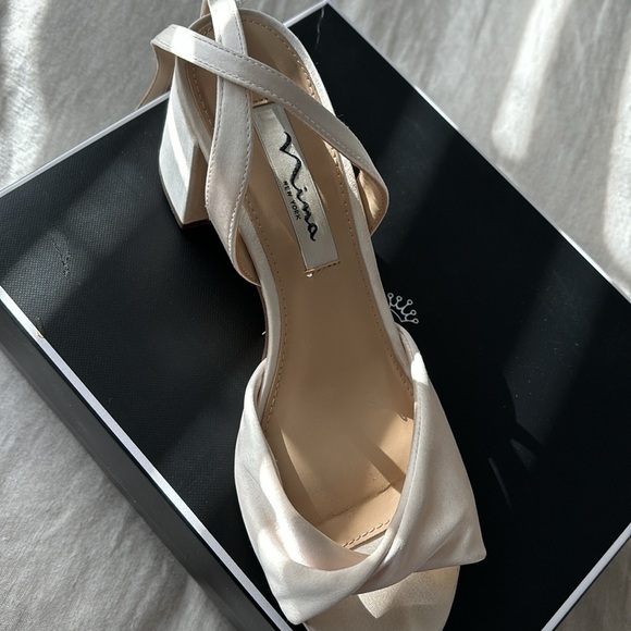 Nina ivory wedding shoe - Picture 3 of 3